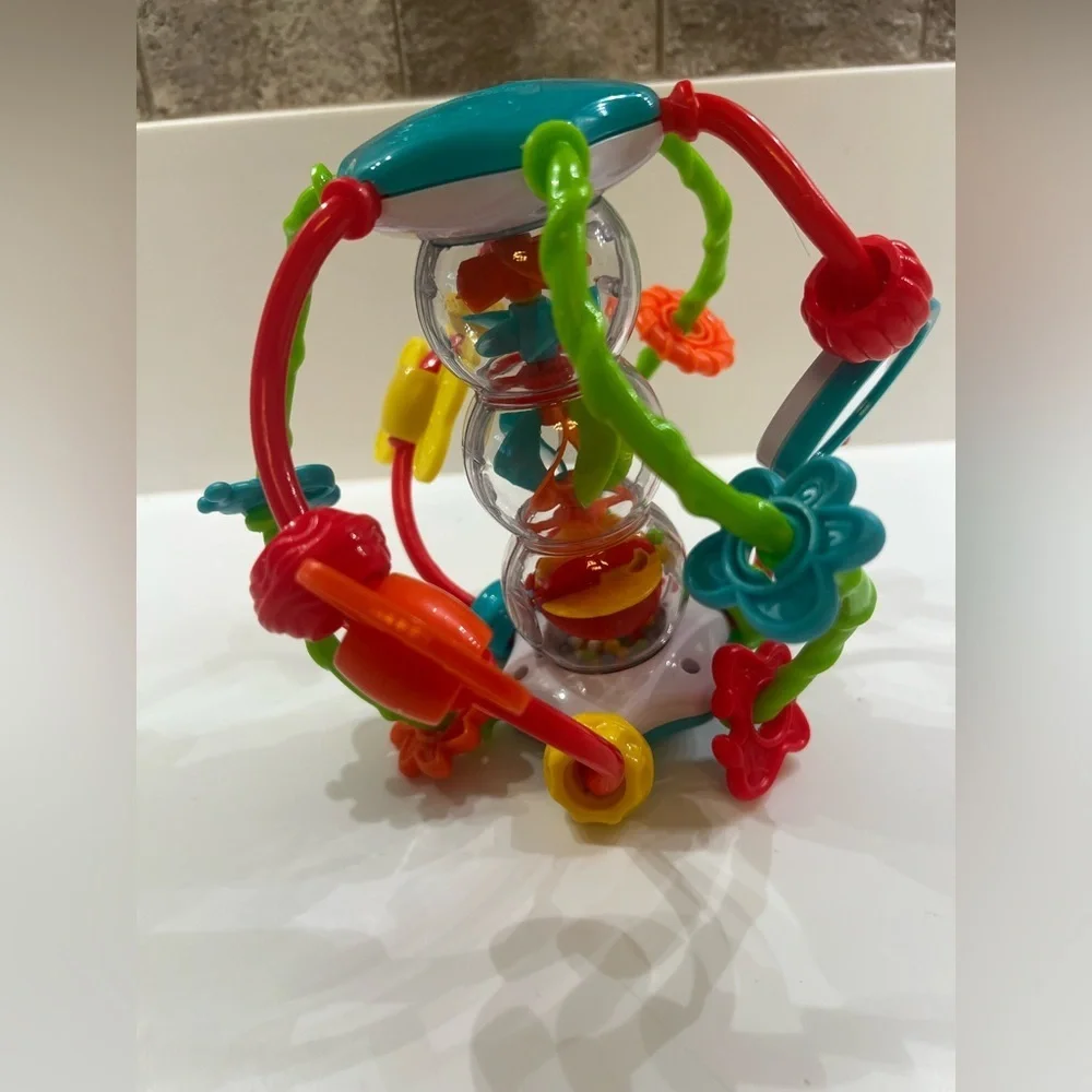 PLAY GO - LITTLE HANDS ACTIVITY BALL.  KEEPS YOUR CHILD’S HANDS BUSY. LIKE NEW